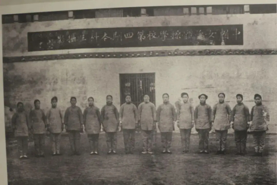 学生增至, Oe, 艰难起步 学生增至, Oe, 艰难起步